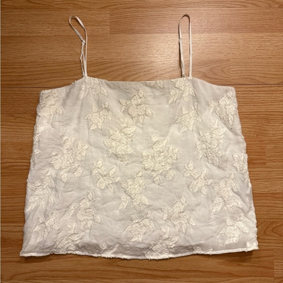 Vince White Textured Floral Camisole Size Large - Picture 4 of 8
